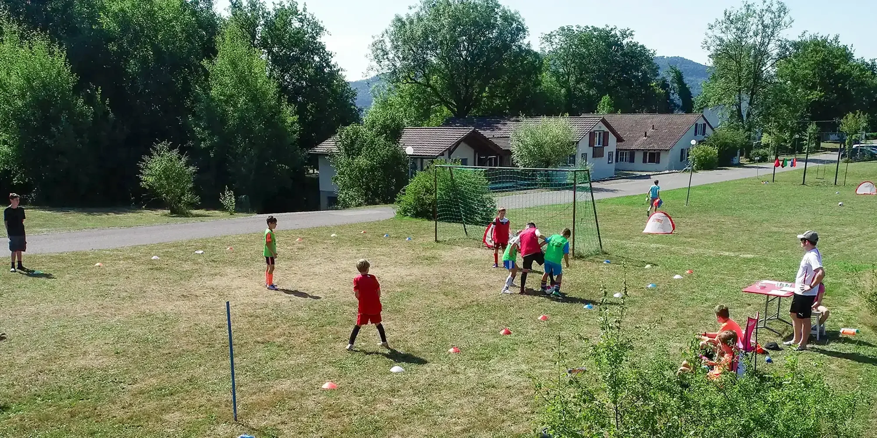Begegnungszentrum-Ruedlingen-Klassenlager-Fussball-spielen-Fussballplatz